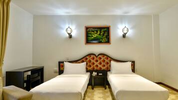 Standard Room, 1 King Bed, Non Smoking | Egyptian cotton sheets, premium bedding, memory foam beds, minibar
