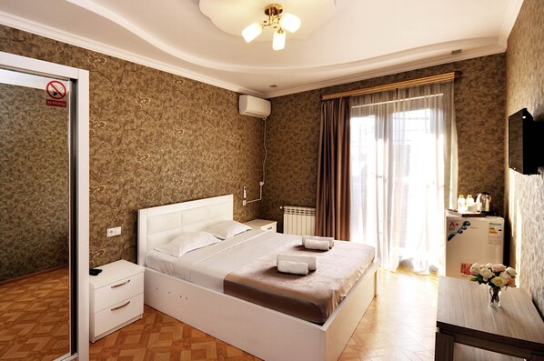 Premium bedding, minibar, in-room safe, soundproofing