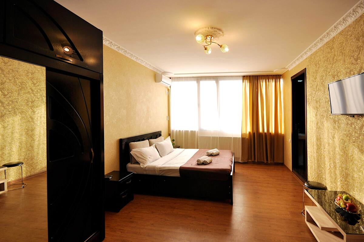 Premium bedding, minibar, in-room safe, soundproofing