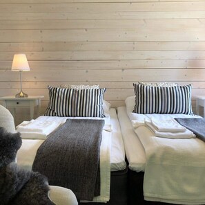 패밀리룸, 침실 2개, 장애인 지원, 전용 욕실 | 암막 커튼, 다리미/다리미판, 무료 WiFi, 침대 시트