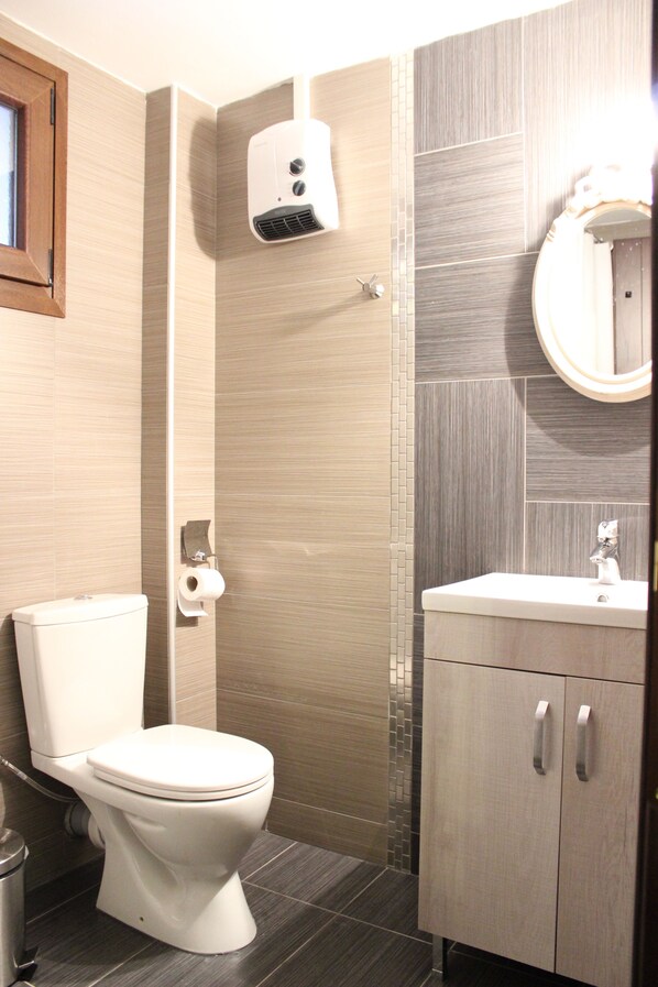 Bathroom - Kedros Holiday Villas (Aristotelis)