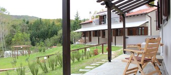 ケドロス ホリデイ ヴィラズ