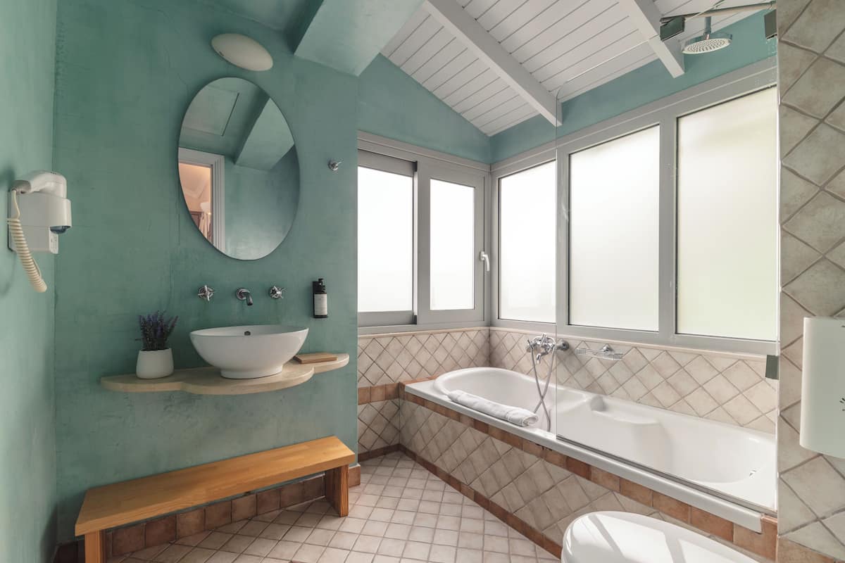 classic double room sea view | bathroom | shower, free toiletries, hair dryer, slippers