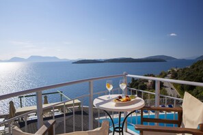 Red Tower 2-bedroom Suite Sea View | Terrace/patio - Red Tower Hotel Lefkada (Lefkada)