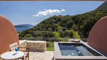 Superior Room Sea View & Outdoor Jetted Tub | Terrace/patio