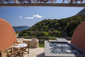 Camera Superior, idromassaggio, vista mare (Outdoor) | Terrazza/patio