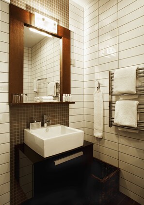 Junior Suite | Bathroom | Shower, free toiletries, bathrobes - PGA OF SWEDEN NATIONAL (Bara)