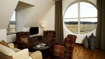 Junior Suite | Living area | Flat-screen TV