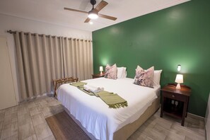 Premium bedding, individually decorated, individually furnished - Livingstone Lodge (Victoria Falls)