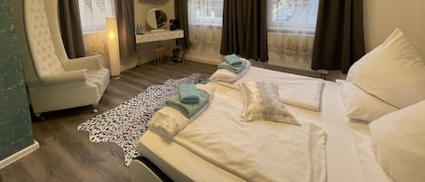 Habitación doble estándar | Decoración personalizada y ropa de cama