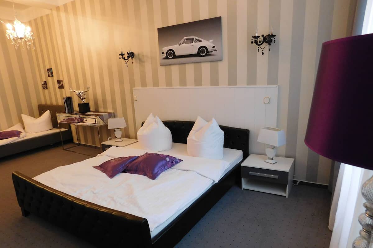 Chambre triple de base, non-fumeur | Décor unique, literie fournie