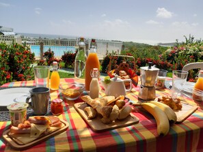Daily continental breakfast (EUR 12 per person) - L Oeil Dans le Bleu (Sainte-Anne)