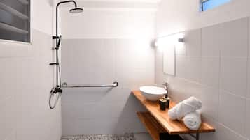 Comfort Apartment, 1 Queen Bed, Pool View, Sea Facing | Bathroom | Shower, free toiletries, hair dryer, towels