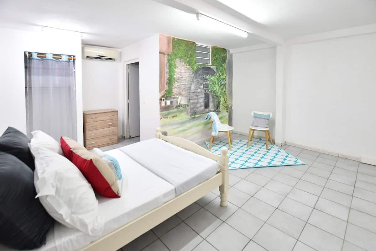 appt 5 (saint pierre) | 1 bedroom, iron/ironing board, free wifi, bed sheets