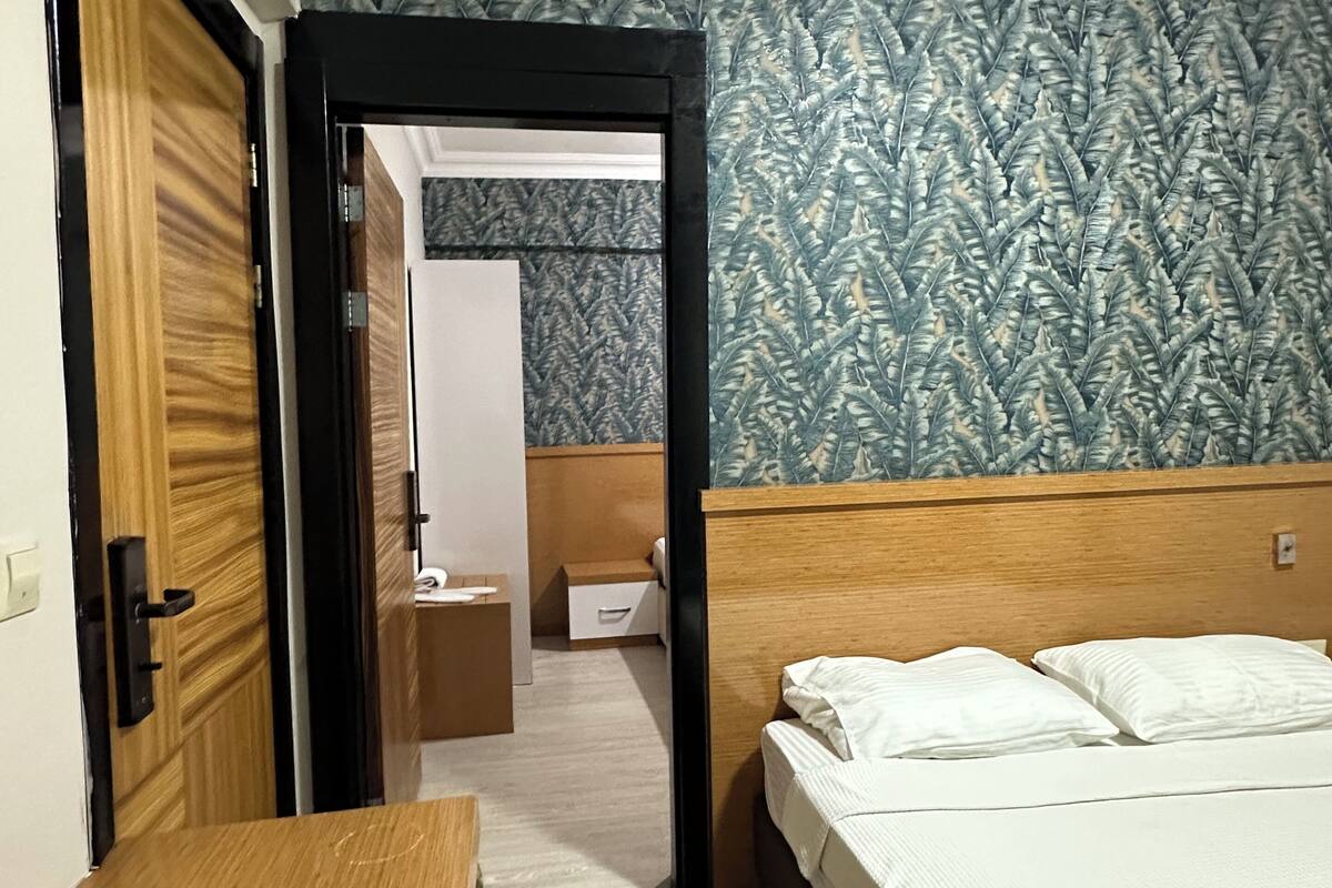 Economy-Suite