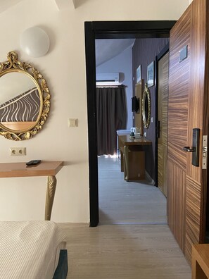 Egyptian cotton sheets, premium bedding, minibar, in-room safe - Serenity Suit Hotel (Konyaalti)