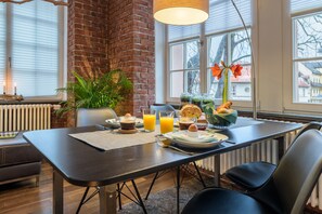 Deluxe Condo (Schwarzwald Suite) | In-room dining - Schwarzwald Loft Baden-Baden (Baden-Baden)