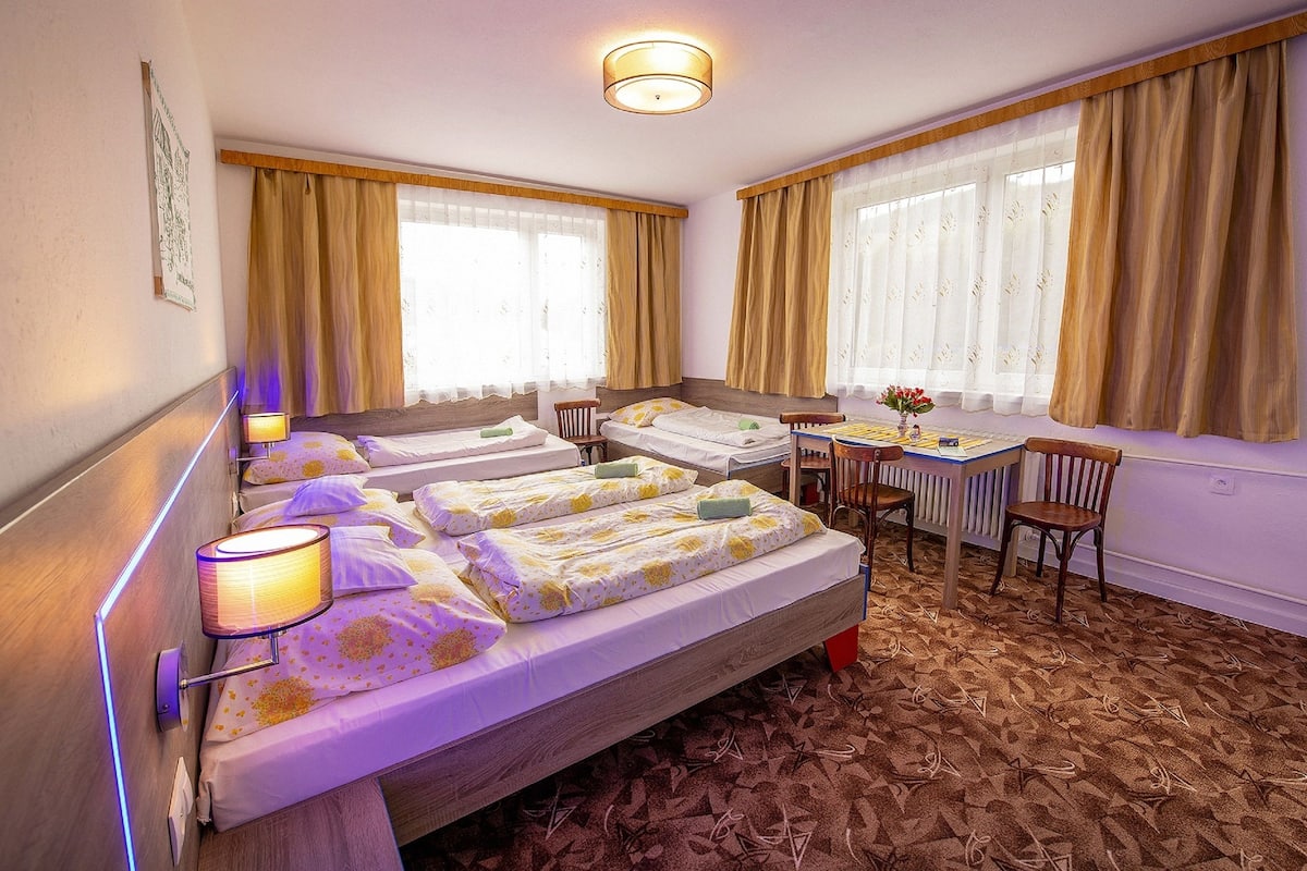 4 bedrooms, desk, free WiFi