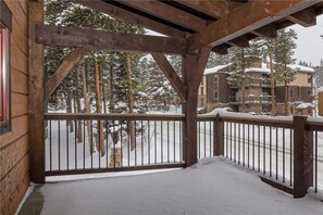 Casa, 3 habitaciones | Terraza o patio