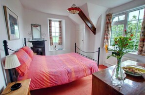 Een strijkplank/strijkijzer, gratis wifi, beddengoed