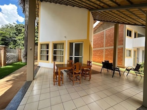 CASA SOBRADO 400 | Outdoor dining