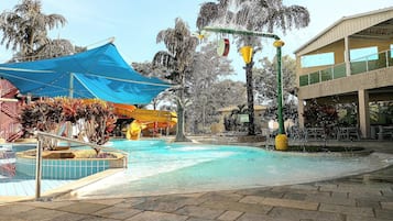 6 outdoor pools, pool umbrellas, sun loungers
