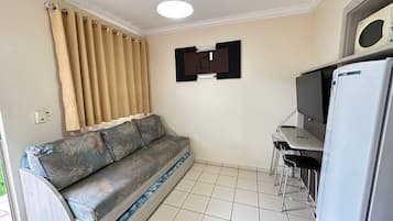 APTO 95 | Living area | TV