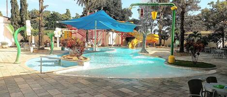 6 outdoor pools, pool umbrellas, sun loungers