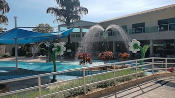 6 outdoor pools, pool umbrellas, sun loungers