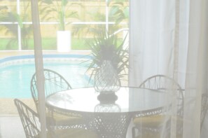 In-room dining - The Island House of Siesta (Sarasota)