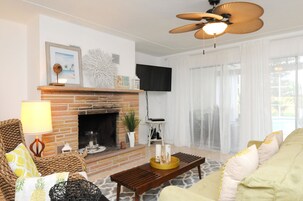 Televisión 50 pulgadas con canales de televisión por cable, chimenea