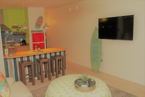 Design Apartment, 1 Queen Bed, Pool View | Living area - Siesta Surf Shack (Sarasota)