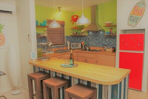 Design Apartment, 1 Queen Bed, Pool View | Private kitchen | Fridge, microwave, coffee/tea maker - Siesta Surf Shack (Sarasota)