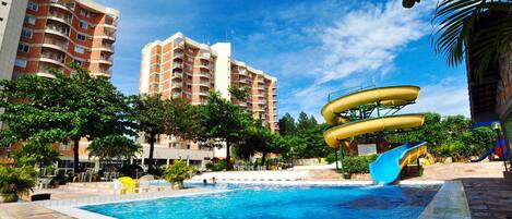 4 albercas al aire libre