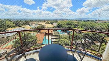 Basic Apartment | Outdoor dining