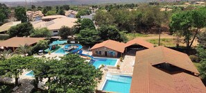 APTO 713 | Pool | 4 outdoor pools