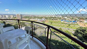 APTO 806 | Outdoor dining