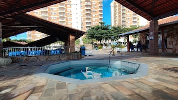4 piscines extérieures