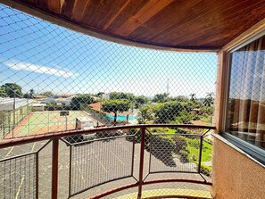 APTO 713 | Property grounds