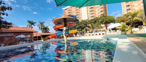 4 albercas al aire libre