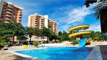 4 piscinas externas