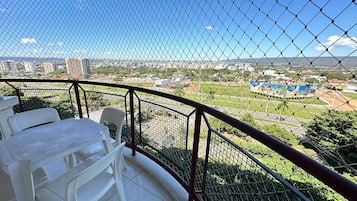 APTO 806 | Restaurante al aire libre