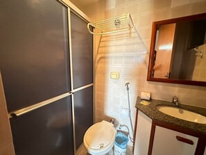APTO 713 | Bathroom