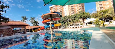 4 outdoor pools