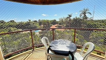 Apartamento | Restaurante al aire libre