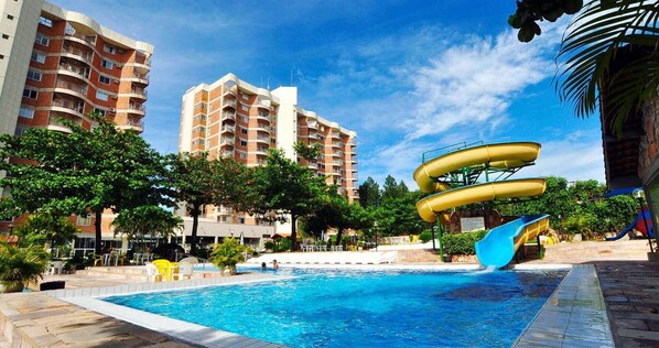 4 piscinas externas