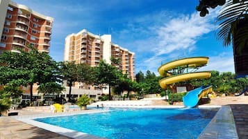 4 albercas al aire libre