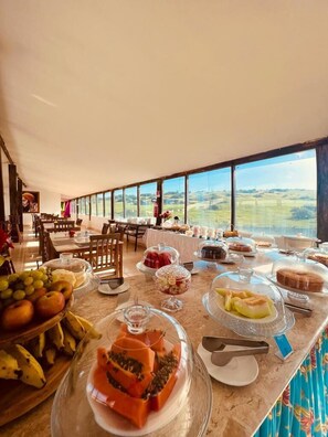 Desayuno buffet incluido todos los días 