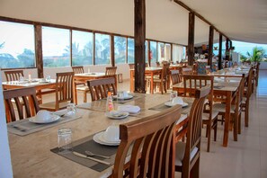 Petit déjeuner buffet compris tous les jours