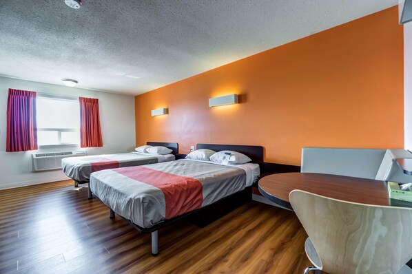 Schreibtisch, kostenloses WLAN, Bettwäsche